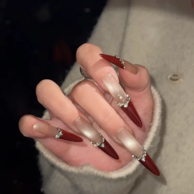 红法式新年圣诞新款秋冬氛围感显白高级仙气纯手工穿戴甲