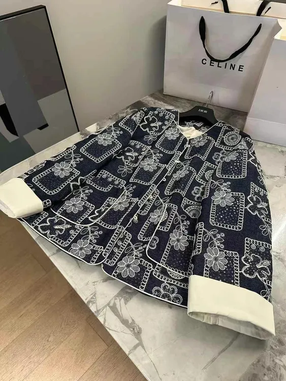 新中式牛仔蓝刺绣外套碎花长袖时尚女士