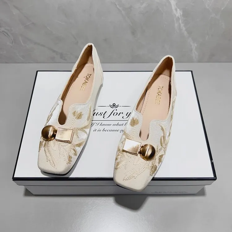 新中式国风刺绣花方头平底单鞋女2025年秋季新款舒适百搭豆豆鞋子