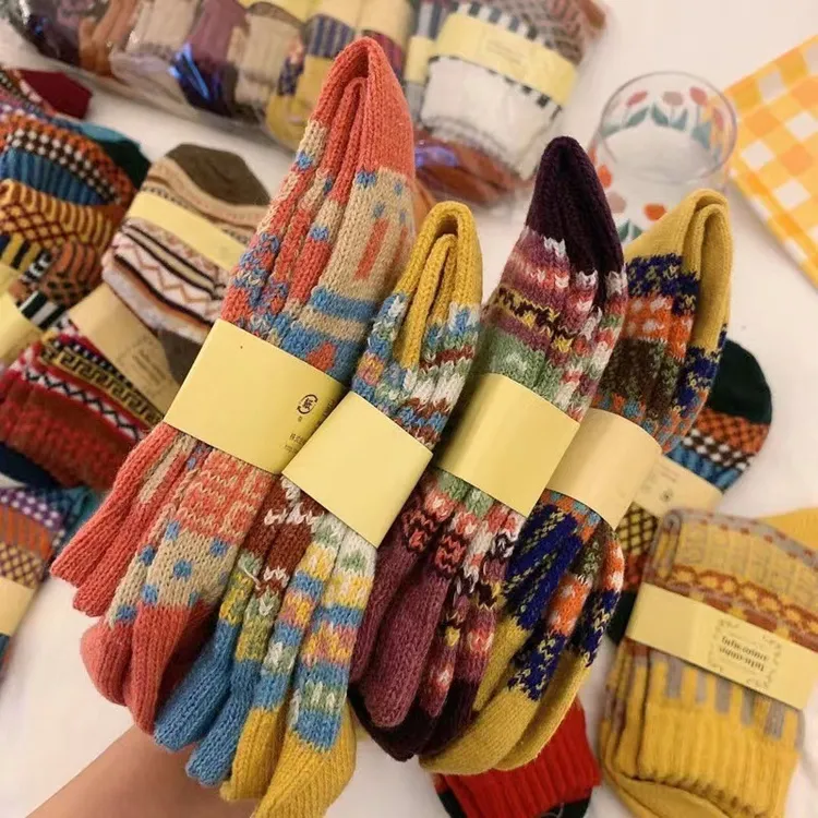 复古日系含羊毛图腾袜中筒秋冬加厚雪地袜加绒x