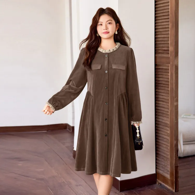 MsShe大码女装2025冬装复古木耳边显瘦中长灯芯绒连衣裙F2510008