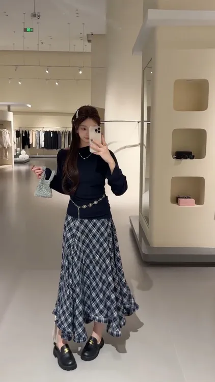 2025早秋新款女装高级感气质洋气t恤上衣高腰复古格子半身裙子