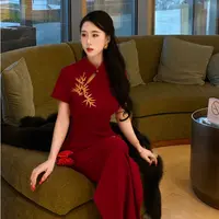 LHMknk1活动画报夫人新中式订婚礼服女刺绣弹力旗袍战袍短袖红竹