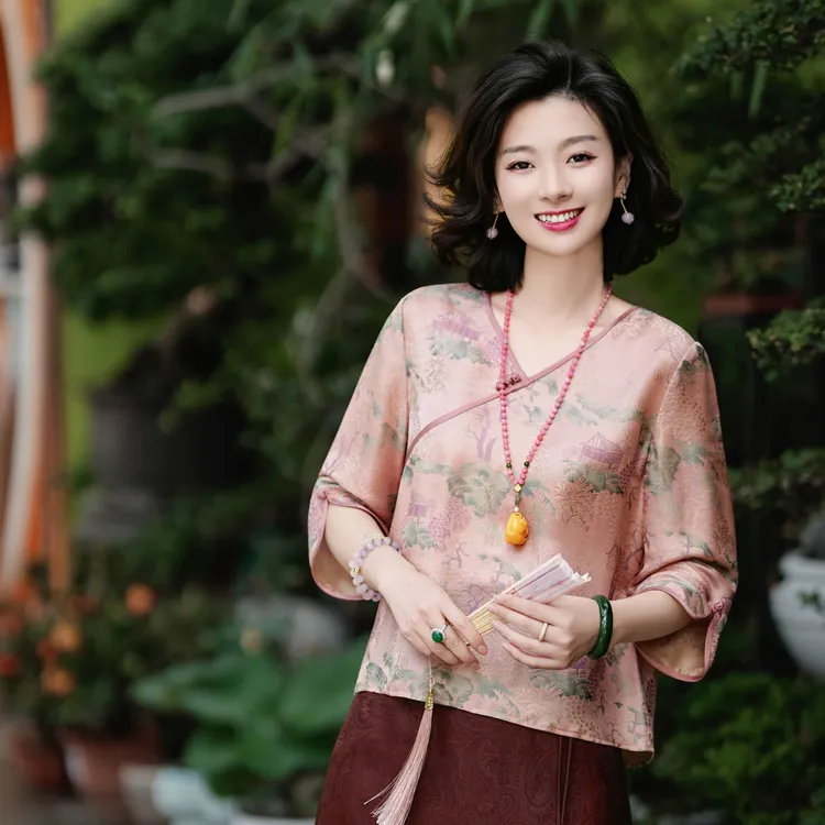 西子/【游园惊梦】桑蚕丝印花改良V领斜襟新中式粉色上衣/SYBH1884