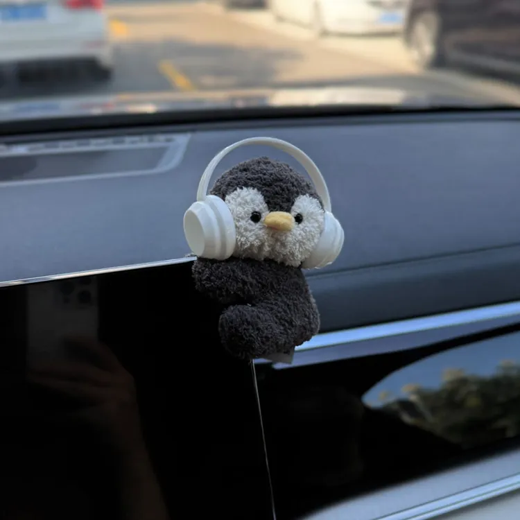 卡通听音乐企鹅车载中控台装饰品幕趴趴摆件车内治愈饰品玩偶屏