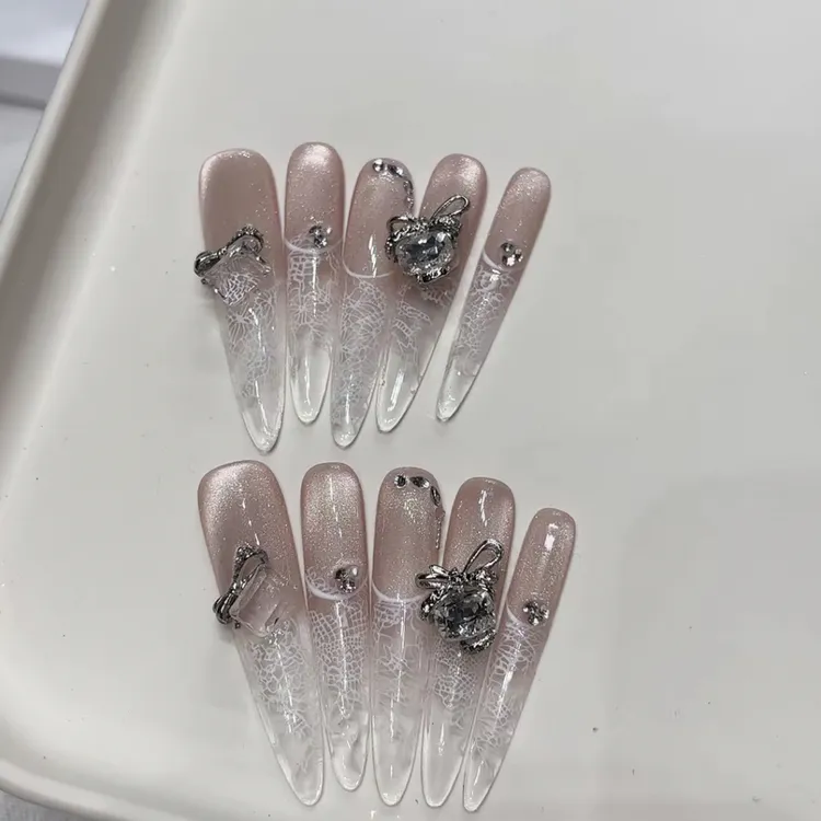 ｛礼物盒｝高级感渐变猫眼显白爆闪氛围穿戴甲片贴片美甲