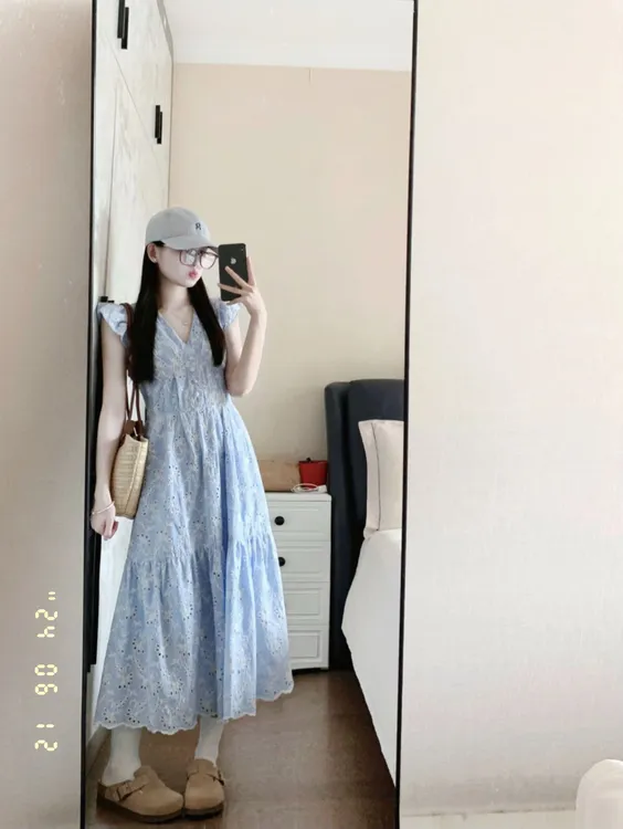 夏季气质蓝色桔梗v领小飞袖连衣裙女小众收腰显瘦长裙裙子