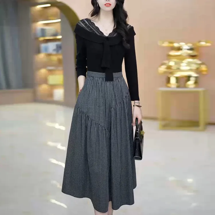 假两件黑色长袖连衣裙女装2025新款早秋季巨好看气质格子V领裙子