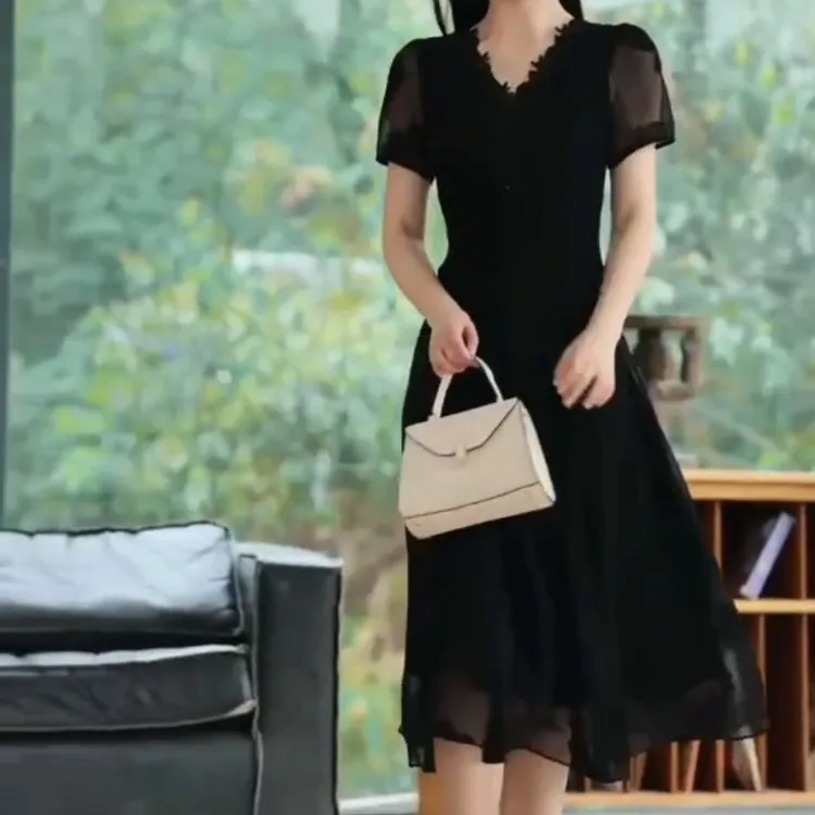 Ⅴ领连衣裙柔软舒适透气