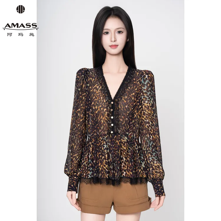 AMASS/阿玛施春夏新款法式复古豹纹印花V领蕾丝收腰衬衫女 530045