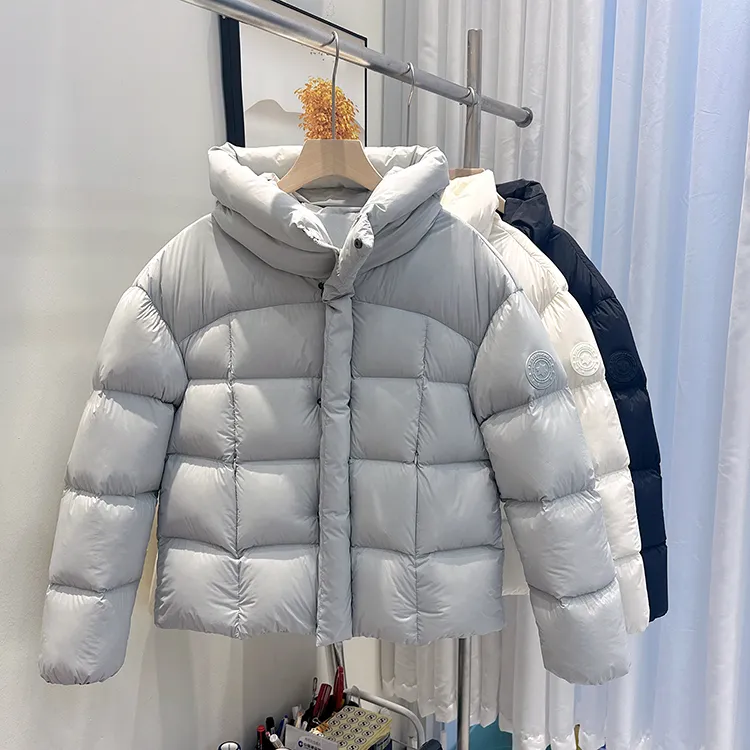 羽绒服女短款2025冬新款小个子泡芙90白鸭绒面包服连帽学院风外套