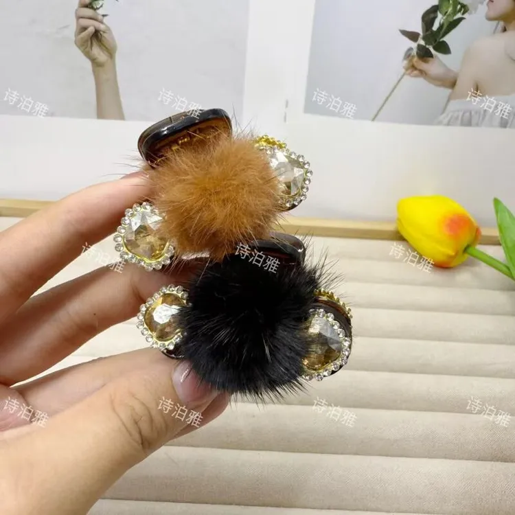 诗泊雅 奢雅皮草系列·鎏金钻饰水貂毛球高定艺术抓夹臻品