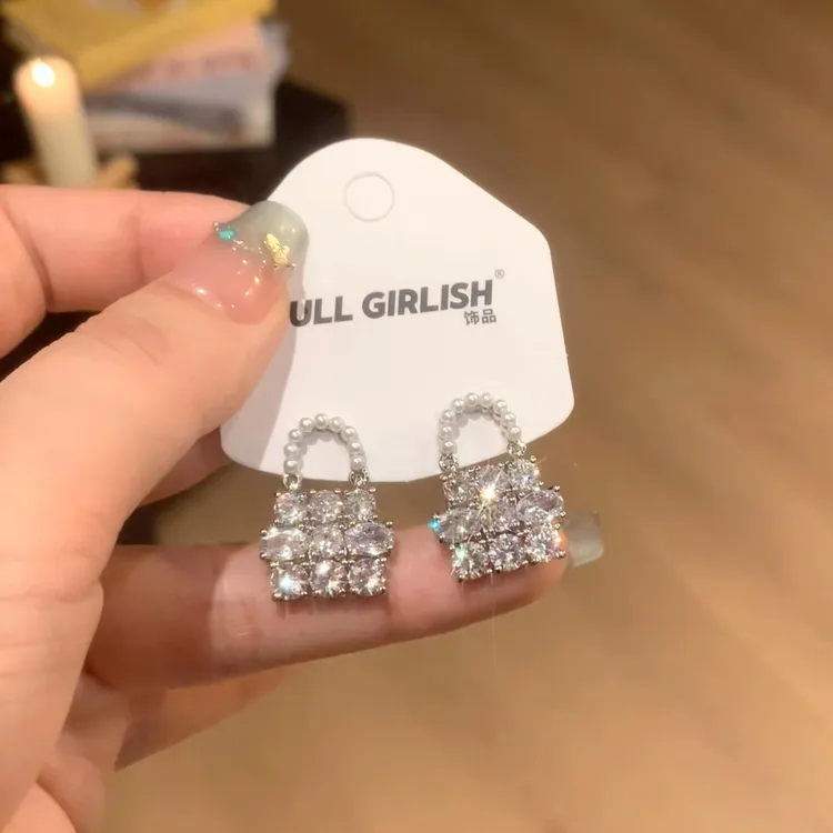 铜合金耳饰 银色满钻包包耳钉女轻奢高级感气质大气耳环精致耳饰