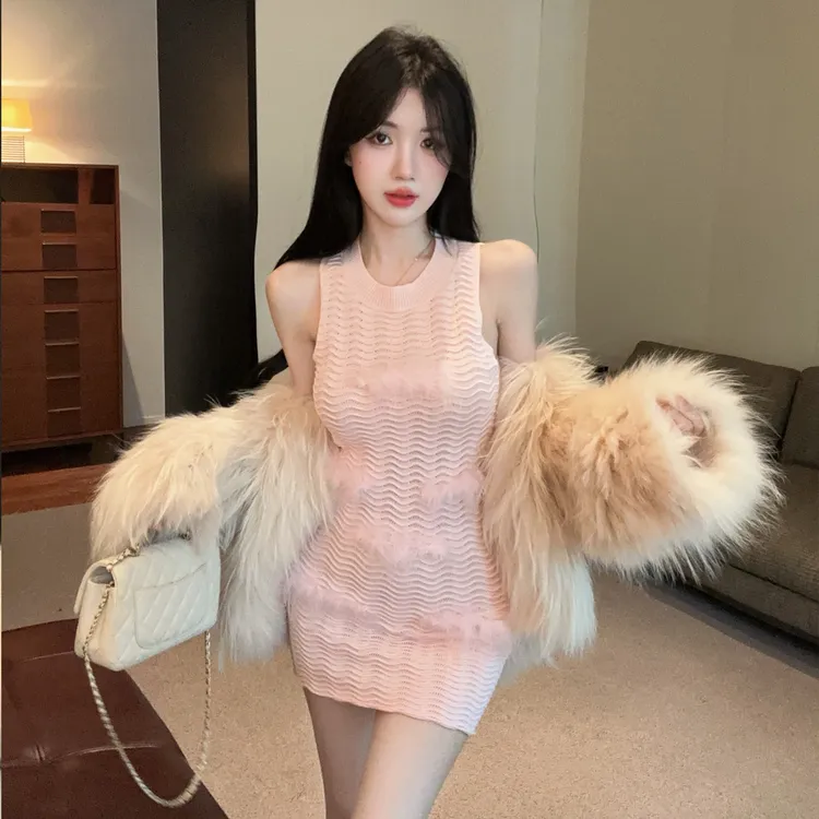 2025秋冬新款纯欲风无袖挂脖针织裙女辣妹气质毛毛装饰包臀连衣裙
