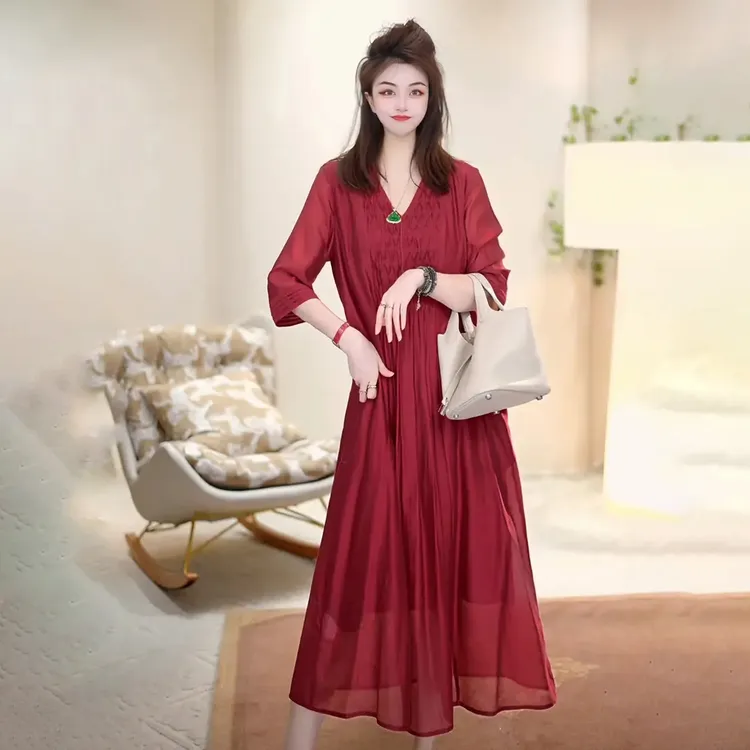 法式复古红高贵气质连衣裙女2025夏季新款宽松透气度假显瘦长裙子