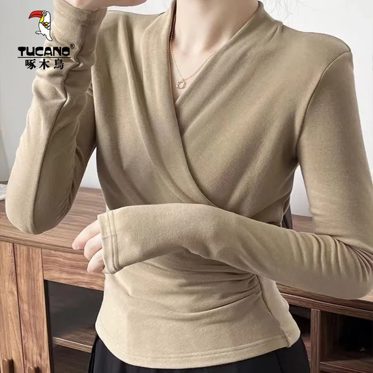 啄木鸟秋季新款V领正肩上衣女显瘦打底衫不规则褶皱长袖气质减龄 