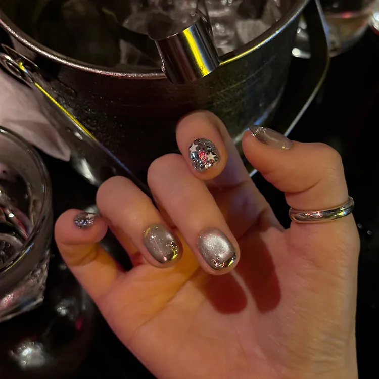 『赛博金属』爆闪显白2025年新款氛围甲创意显白纯手工新款穿戴甲