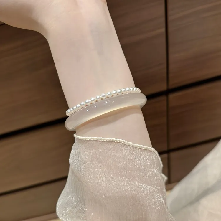 纯天然白月光玛瑙手镯女款荔枝冻玉髓冰种正品玉镯子高冰透送礼物