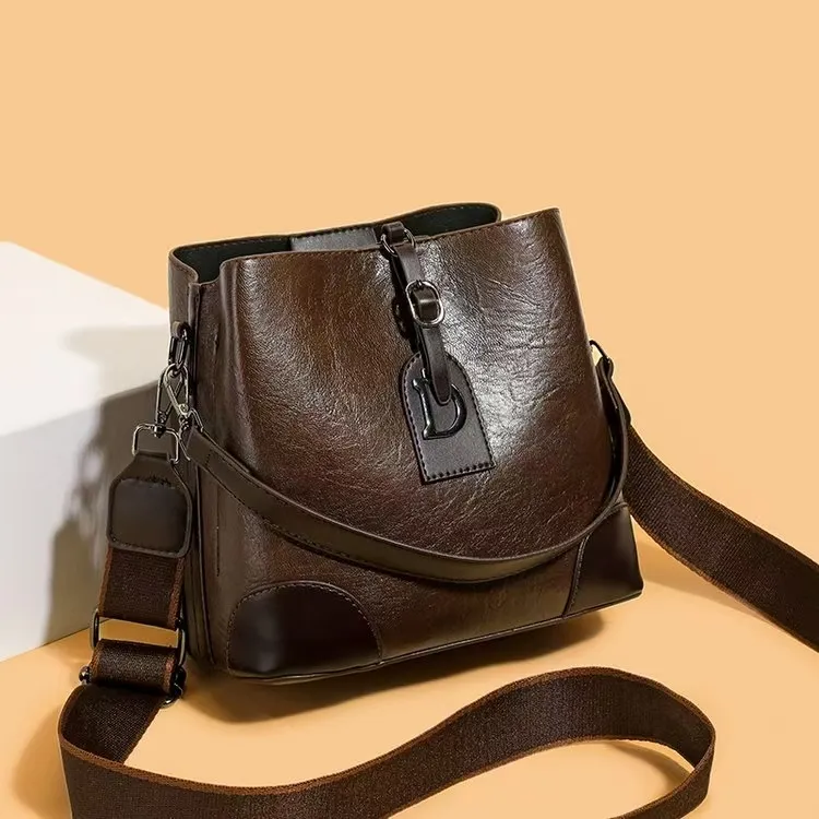 新款单肩包女包质感水桶包复古斜挎手提包