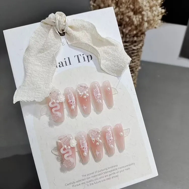 穿戴甲10片粉蛇蝴蝶中梯手工美甲少女可爱灵动时尚立体山茶花