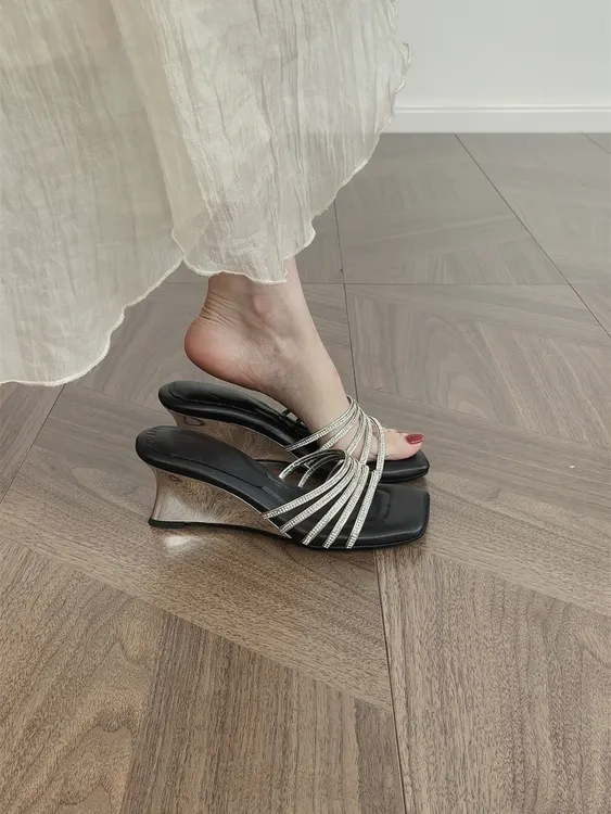 【ZHZG】上脚超软~一字水钻半拖凉鞋坡跟名媛气质露趾外穿拖鞋