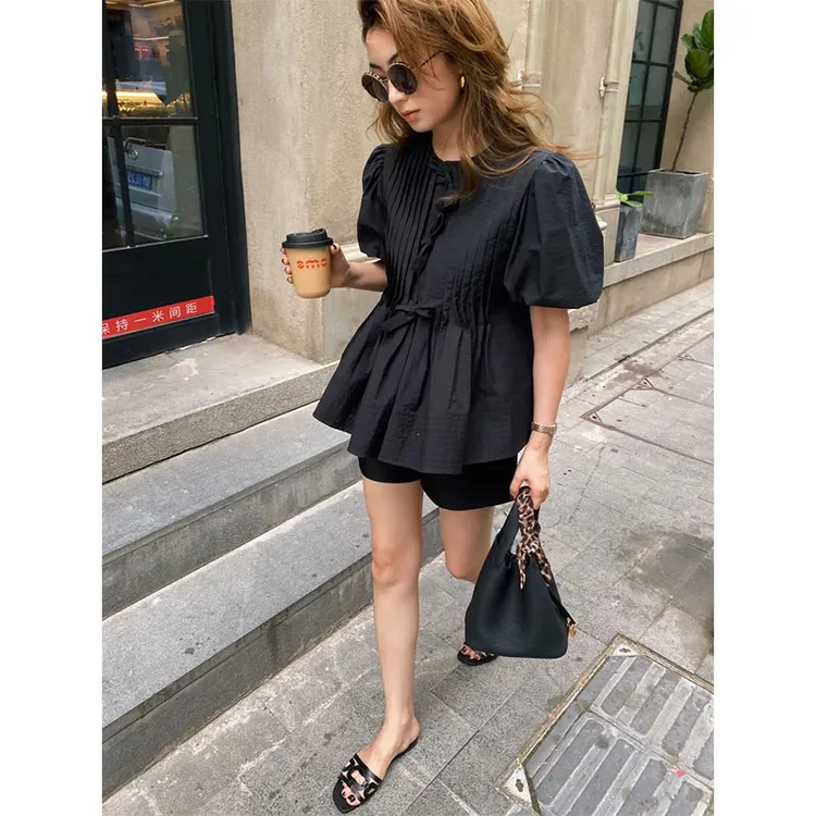 夏季2025简约风修身显瘦小众设计感穿搭短款上衣休闲简约百搭短裤