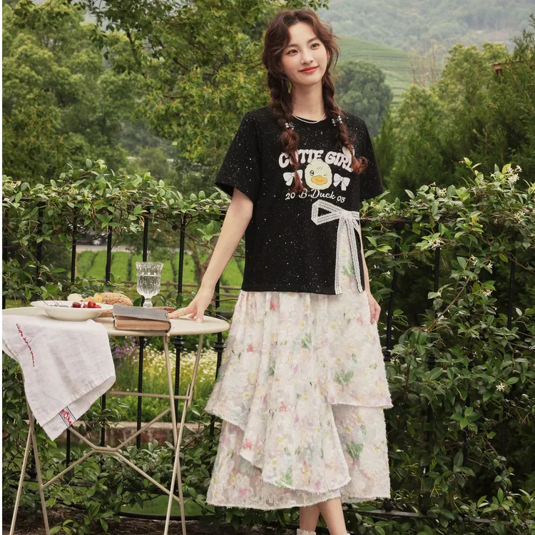 B.Duck小黄鸭2026年夏季新款粉彩风宽松大码印花度假显瘦连衣裙