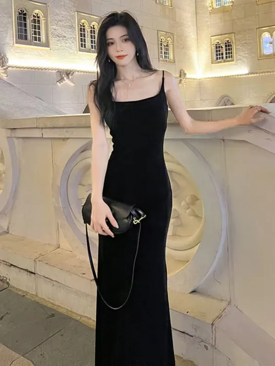 法式丝绒吊带连衣裙女中长款名媛优雅气质显瘦内搭外穿A字领裙子