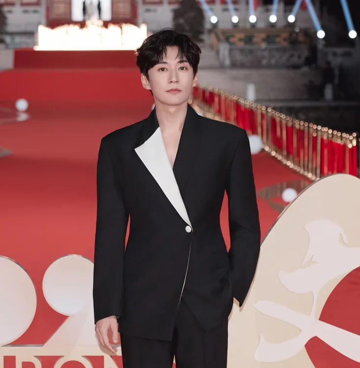 刘学义同款黑色修身男士西服外套个性高级感宴会韩版垫肩痞帅西装