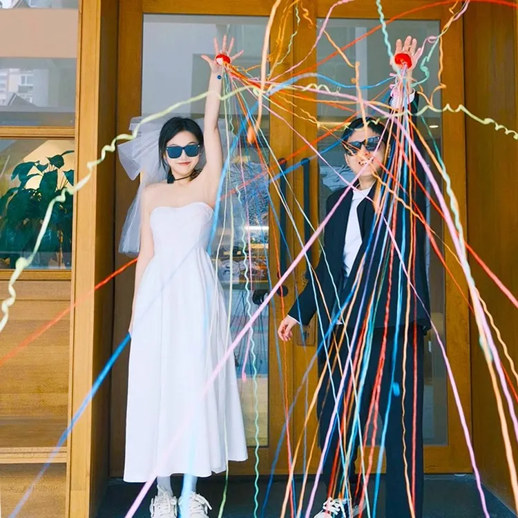 手抛彩带领证结婚庆接亲婚礼花小游戏订婚氛围感生日拍照手扔道具