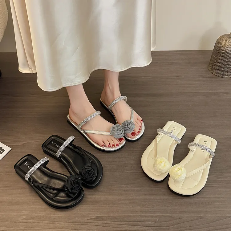 拖鞋女款2025新款爆款夏天配裙鞋子外穿法式平底仙女风套趾凉拖鞋