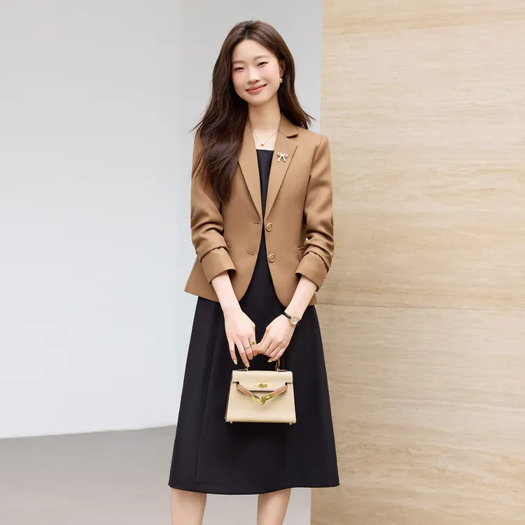 秋季纯色短款西服常规休闲西装通勤显瘦长袖气质轻奢时尚女士外套