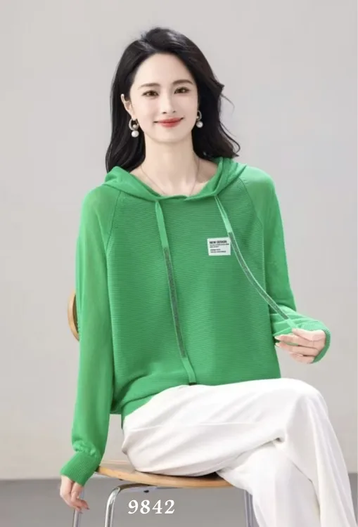 女士连帽休闲服饰