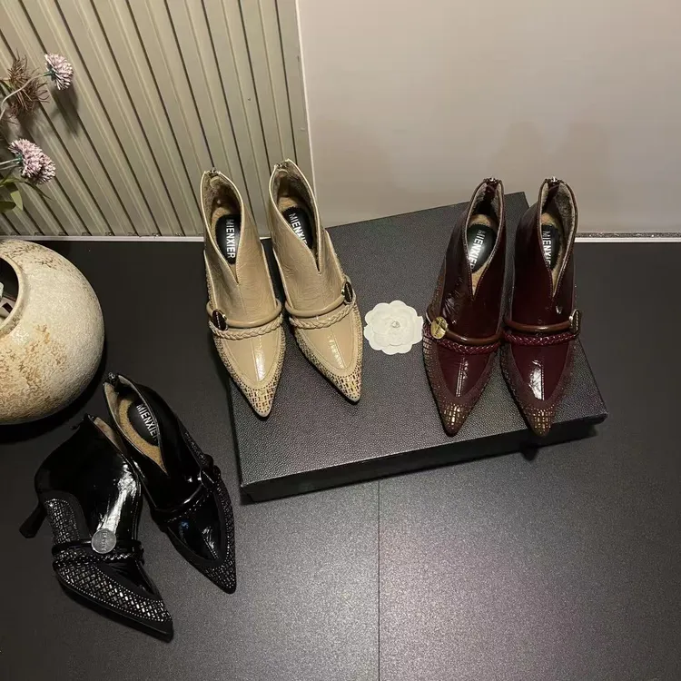 【现现】秋冬季新款高级感拼接水钻后拉链法式女加绒尖头深口高跟鞋