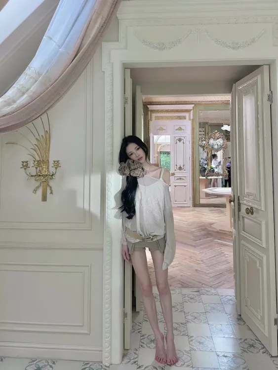 2025早秋新款设计感辣妹气质长袖T恤上衣内搭吊带背心女显瘦短裤