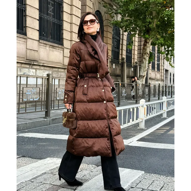 MUBINE 冬季新款时尚潮流百搭围脖醋酸束腰带长款羽绒服 25307