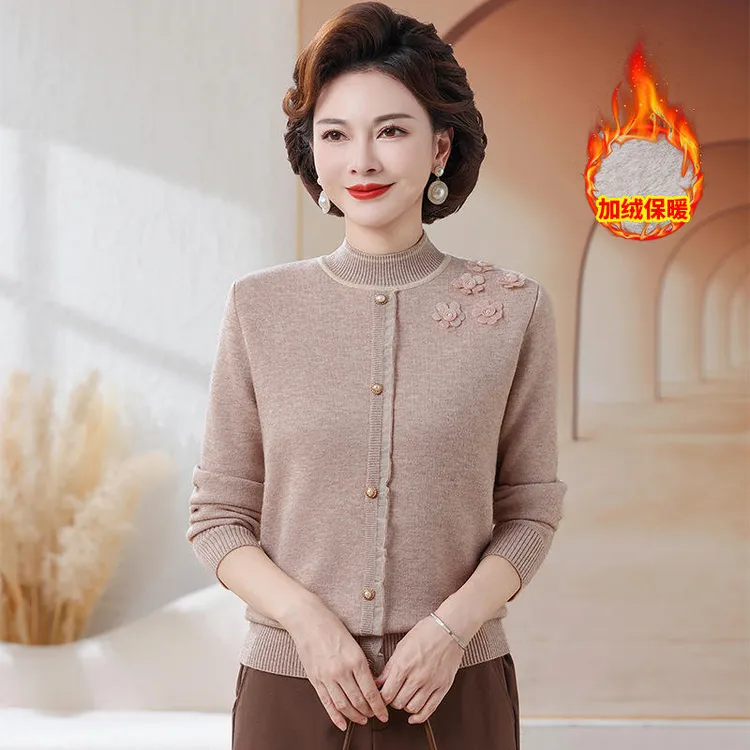新款妈妈冬装半高领一体绒加厚上衣中老年女装加绒保暖毛衣打底衫