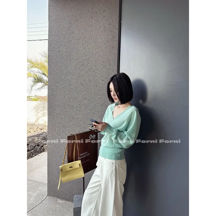 FORNI 松弛假日 桑蚕丝羊毛堆堆感V领收腰蝙蝠袖针织罩衫