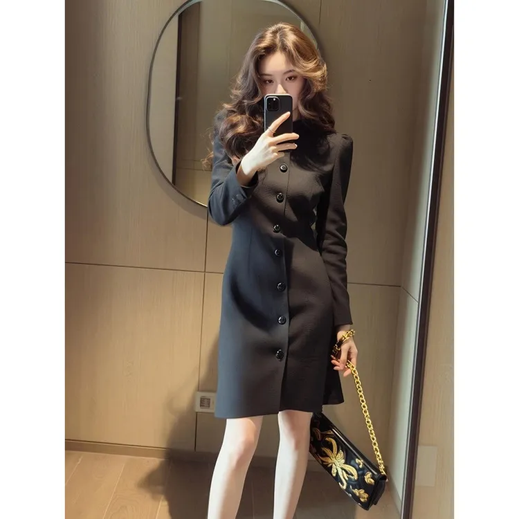 轻熟气质时尚修身裙子女秋冬季新款收腰高级感通勤黑色长袖连衣裙