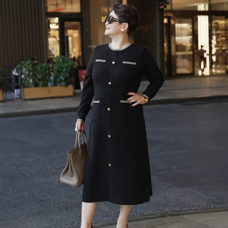 2025秋季新款显瘦长袖时尚黑金香颂羊毛圆领中长裙0530