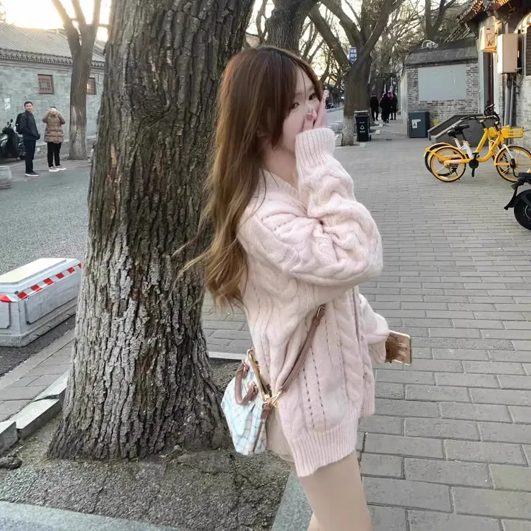 温柔风甜美粉色v领毛衣外套女2025春季宽松减龄麻花针织开衫上衣