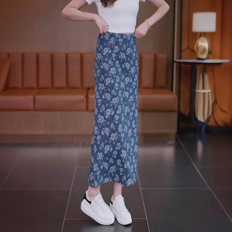 蓝色后开叉牛仔中长裙洋气时尚包臀半身裙2025夏季新款小碎花高腰
