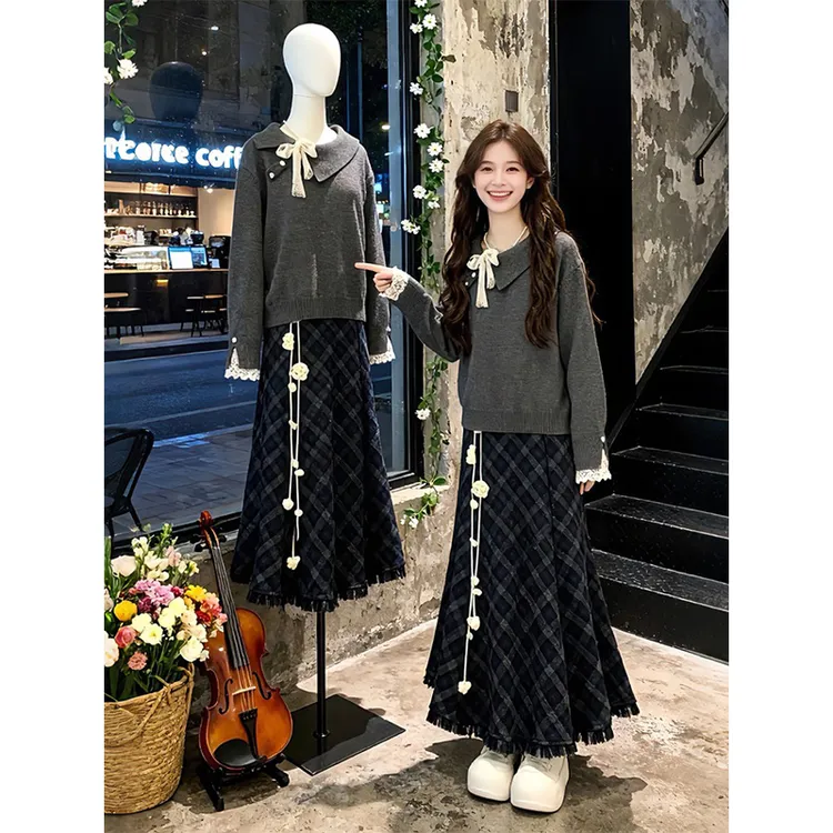 早秋搭配一整套韩系穿搭灰色翻领拼接蕾丝针织上衣格纹半身裙套装