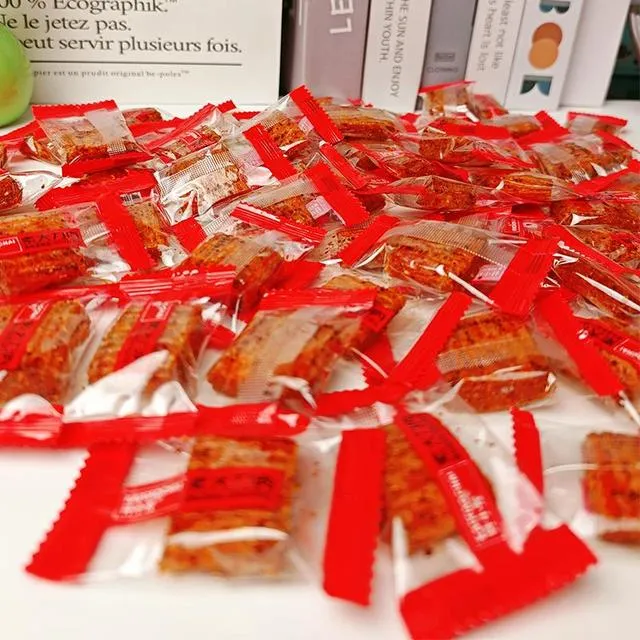 开小差素大刀肉辣条小零食网红辣条香辣童年怀旧小吃解馋批发便宜