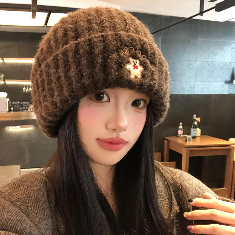 可爱咖色小熊刺绣毛线帽女秋冬加厚保暖冷帽大头围显脸小针织帽子