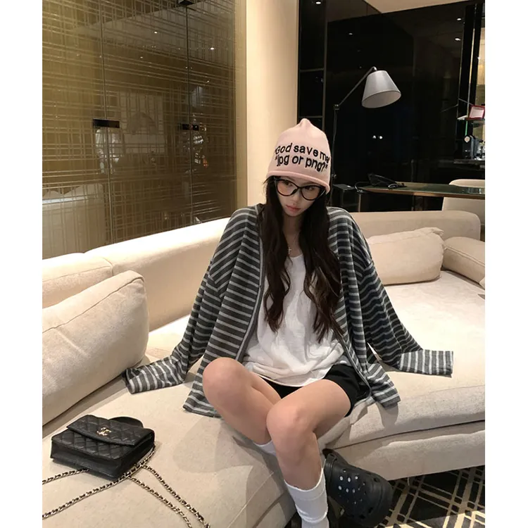 慵懒松弛感黑灰条纹撞色V领开衫外套女秋冬宽松长袖韩系休闲上衣