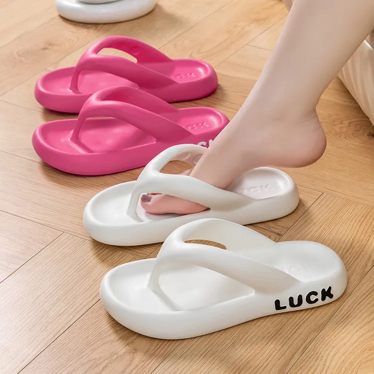 2025新款人字拖鞋女潮流外穿时尚浴室防滑夹脚沙滩凉拖情侣女批发
