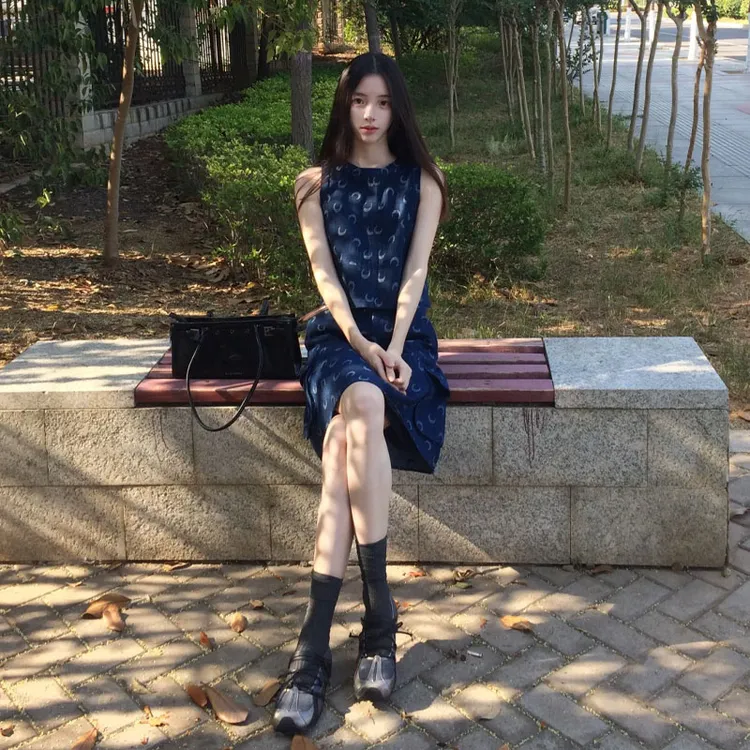 高级感气质短款无袖背心女2025年夏季时尚收腰显瘦半身裙两件套装