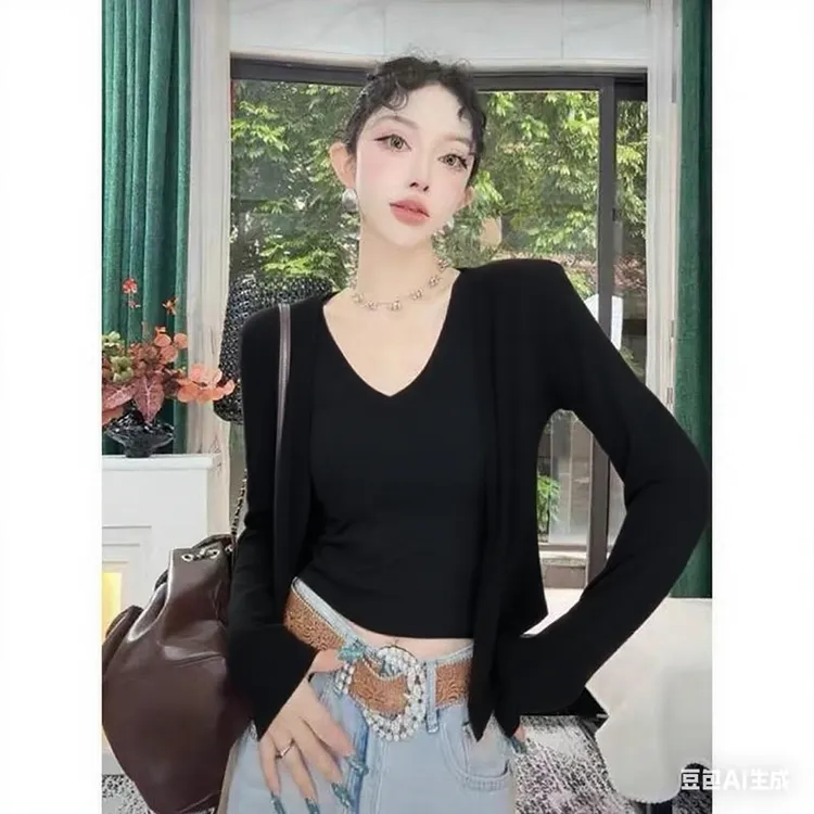 上衣女装鸡心领休闲长袖秋季显瘦宽松型假两件开衫