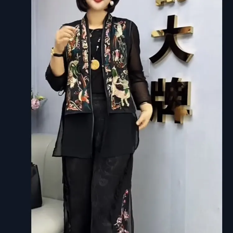 国风重工刺绣马甲配打底18217#2571#